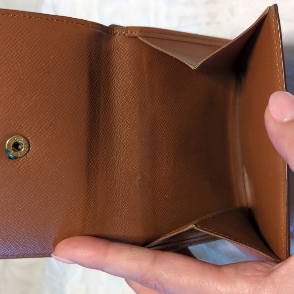 Louis Vuitton Monogram Compact Elise Wallet - Picture 15 of 15